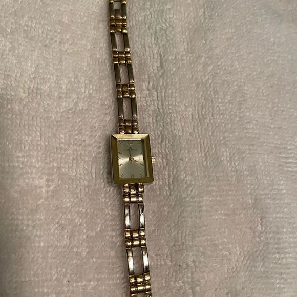 Anne Klein Ladies watch-Gold and Silver. Pretty!! - Picture 4 of 6